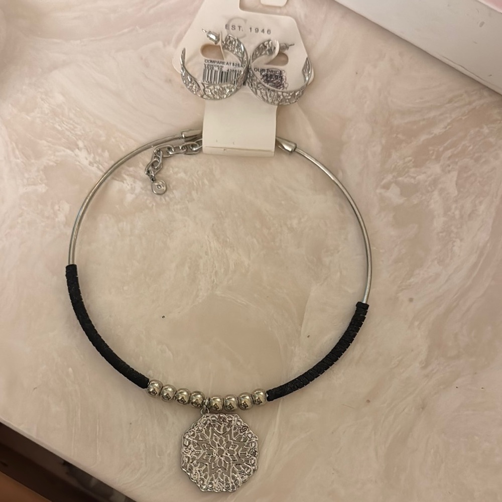 Elegant Silver and Black Necklace Set